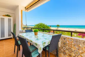 Isola Beachside Apartment - Image 5
