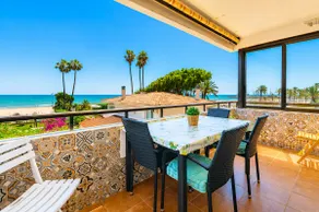 Isola Beachside Apartment - Image 4