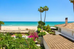 Isola Beachside Apartment - Image 3