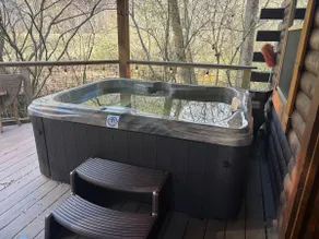 Calming Creekside Cabin - Image 2