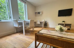 East End Loft near Cafes Bars and Beach - Image 3