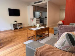 East End Loft near Cafes Bars and Beach - Image 2