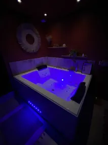 The Parenthèse: Private Jacuzzi Romantic retreat - Image 2