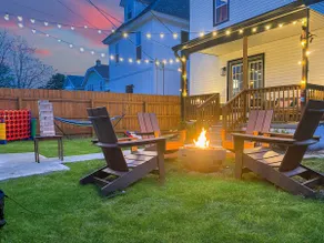 King Beds+Games | HUGE Downtown Retreat | Dogs ok - Image 2