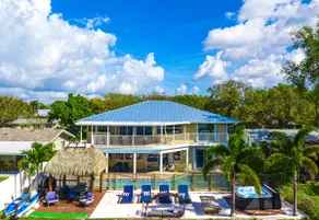 Waterfront Villa | BBQ, Pool, Cinema and Tiki - Image 3