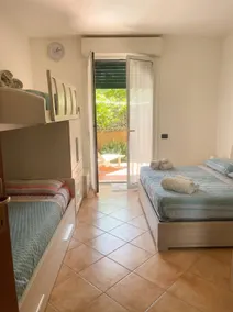 Quiet apartment with pool - Image 3