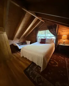 Birmingham Cabin - Hot Tub, WiFi, Pets, Fireplace - Image 4