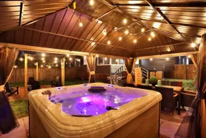 Modern Heart of Memphis | Hot Tub, Close to Dwntwn - Image 2