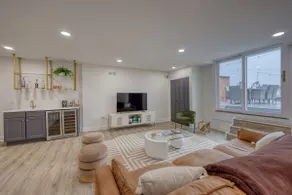 Deluxe Downtown Lancaster 3BD - Rooftop & Parking - Image 2