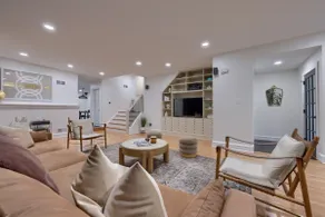 Central Luxury 3-Level Home - Rooftop + Garage - Image 2