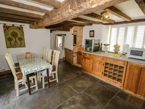 ELMHURST COTTAGE, kæledyrsvenlig i Chipping Campden, Ref 988720 - Image 2
