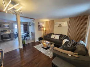 Sunlit 3BR • Pool • Parking • Near Montreal - Image 3