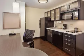 Near Central Jersey Regional Airpt! THREE Suites! - Image 2