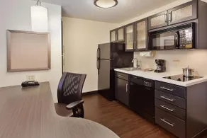Unit w/Full Kitchen & Parking Near Menlo Park Mall - Image 2