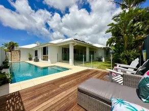 BIG 4 bedroom house Bribie, Sandstone Point - Image 2