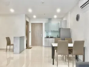 Vinhomes Luxury 1BR Apartment With Pool View - Image 2