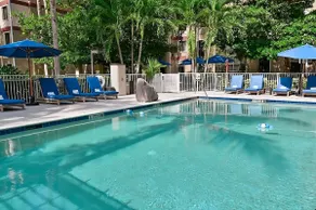 Pet-friendly and Modern 2BR Suite w/ Kitchen! Outdoor Pool, FREE Breakfast! - Image 5