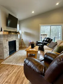 2Bed/1bath/WI River/Fireplace/Trailer Parking - Image 2