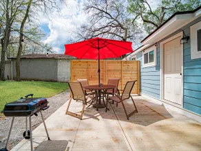 Marietta Square's Home Away! - Image 5