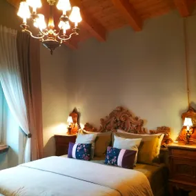 Suite with balcony, panoramic mountain views - Image 2