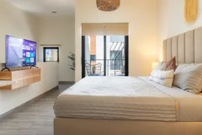 Relax in this modern space steps from the sea - Image 4