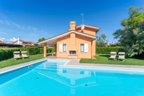 Vacation home with air conditioning, garden and pool - Image 2