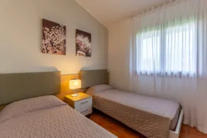 Vacation home with air conditioning, garden and pool - Image 5