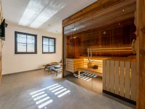 Exclusive chalet with wellness on the slopes - Image 2