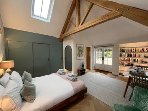 Luxury Design Boutique Annexe - Walk to Award Winning Pub - Image 4