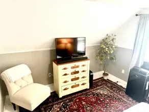 Creative Rest Bungalow - Image 5