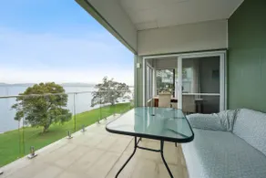 Entire Level 1 of Waterfront House/Panoramic Views - Image 3