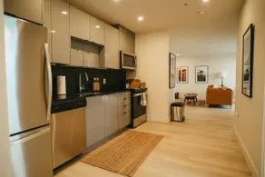Chic Cozy Retreat - 2BR - Stunning North End Views - Image 4
