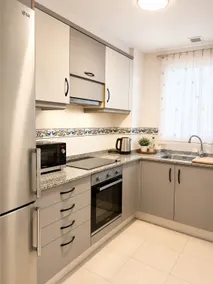 Gorgeous 2 bedroom apartment 50 m from the beach - Image 4