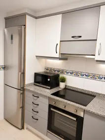 Gorgeous 2 bedroom apartment 50 m from the beach - Image 3