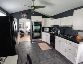 Cute modern 2 bd in New Hartford - Image 4