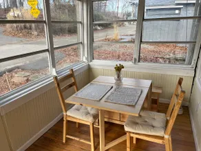 Lake house bungalow - Image 5