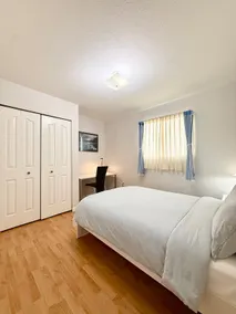 Burnaby Metrotown Cozy 3 Bedroom Suite Walk to Skytrain and Malls - Image 5