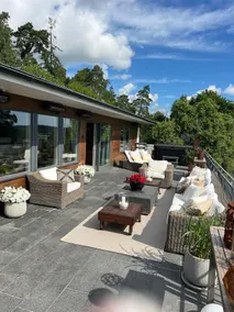 Exclusive house with large terrace, hot tub & lake view - Image 5