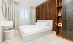 Elegant Work & Study Space, Near Dining & Shops - Image 4