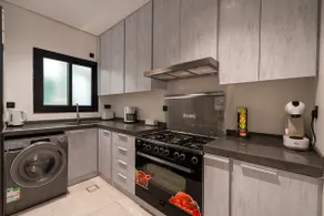 Modern apartment in Hittin - Image 5