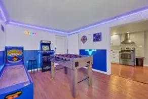 *Hot Tub*Game Room*Bar*Pizza Oven*Media Room*Grill - Image 4