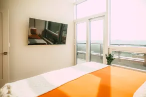 Luxury 2BR Penthouse Apt In Central Halifax - Image 4