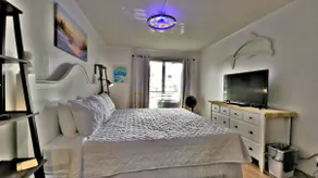 Boathouse condo. Private Beach. Waterfront, Harbor - Image 5