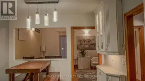 Spacious Downtown Loft - Image 4