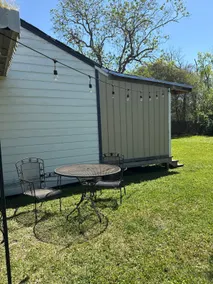 Furnished Cottage with Weekly Rentals Available - Image 3