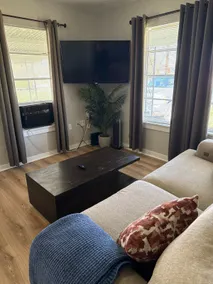 Furnished Cottage with Weekly Rentals Available - Image 4