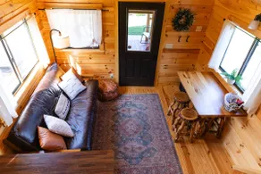 Tiny Home HOT TUB SAUNA -Pine View Getaway - Image 4