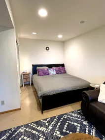 Pet Friendly w/Washer & Dryer - Downtown GV - Image 3