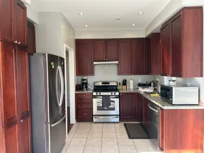 Spacious 5BR Home for Families & Business Travelers - Image 5