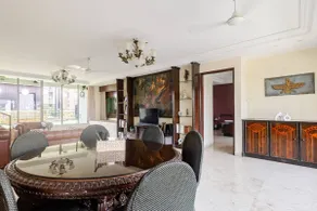 Spacious 5BHK Retreat Dadar Private Terrace & More - Image 3